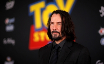 Keanu Reeves a járvány alatt is jótékonykodik 