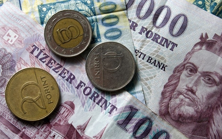 Tovább gyengül a forint