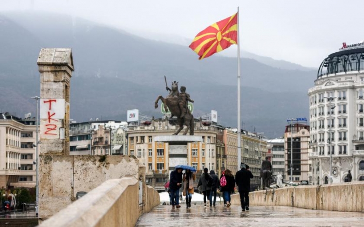 Koronavírus: Észak-Macedóniában újraindul az éjszakai élet, Montenegró szigorúbban ellenőrzi a belépőket