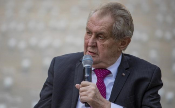 Nem hazudtolta meg magát Milos Zeman: most a transzneműekről mondott véleményt