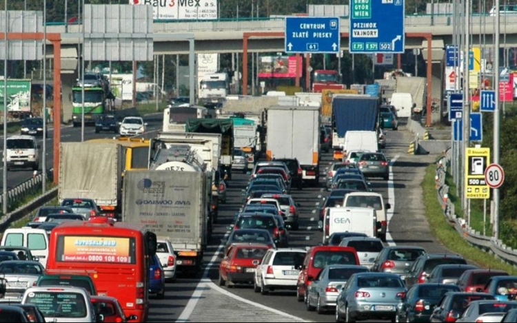 Lezárják a kikötői híd lehajtóit