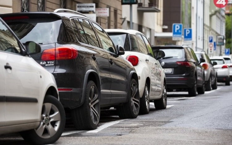 Lesz új parkolási politika, csak későbbre tolódik a terminusa 