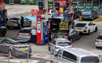 A britek a nagy üzemanyagválság miatt elkezdtek elektromos autókat vásárolni