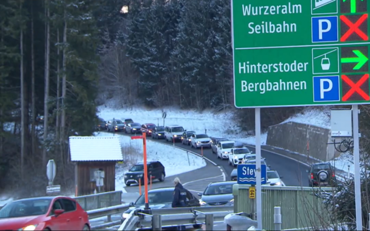 Tömegek indultak el síelni, egyes pályákat már le is zártak