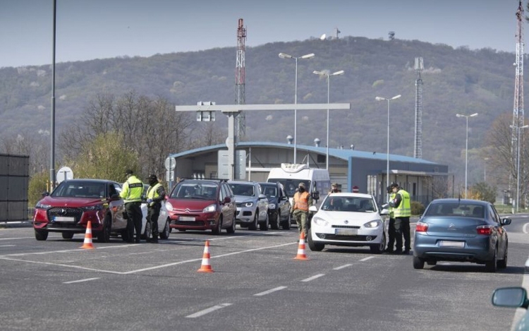 Az Ausztrián áthaladni akaró szlovákoknak új nyomtatványra van szükségük