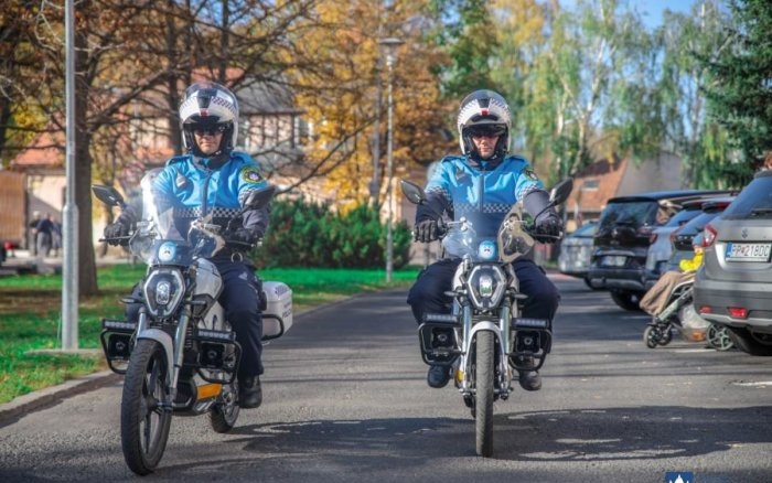 Elektromos motorokon fognak közlekedni a nagymihályi városi rendőrök