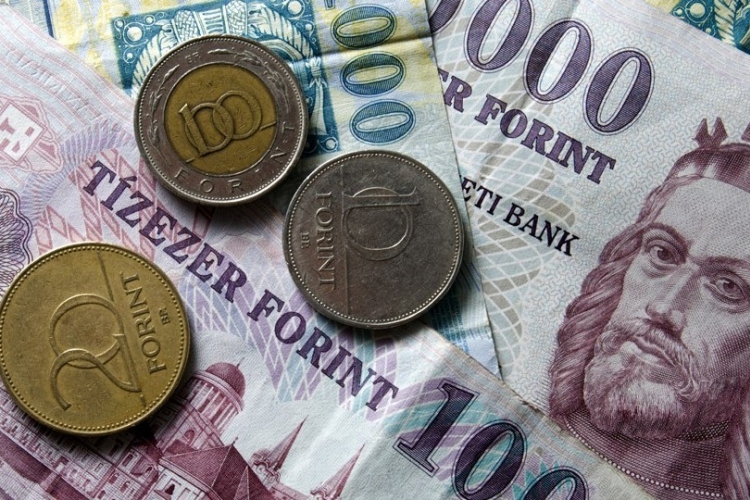 Tovább gyengül a forint