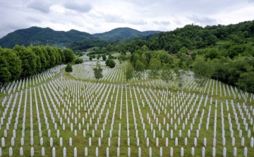 25 évvel ezelőtt történt srebrenicai mészárlás