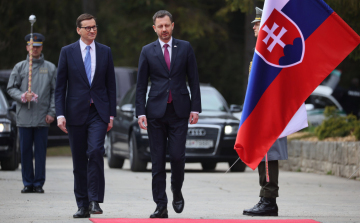 Heger és Morawiecki is éles kritikával illette a magyar kormányfőt