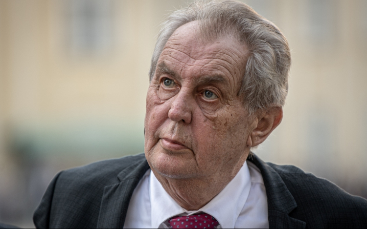 Zeman engedné harcolni a cseh állampolgárokat Ukrajna oldalán