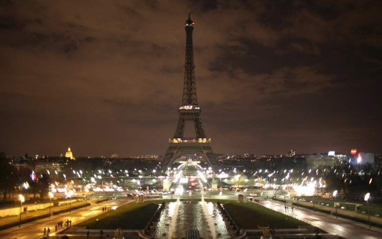 Kilenc hónap után újra megnyitották az Eiffel-tornyot