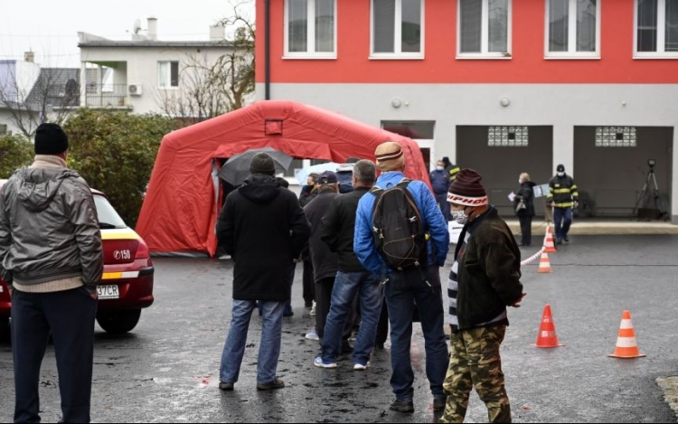 Tűzoltóság: Csütörtöktől megszűnnek a mintavételi helyszínek