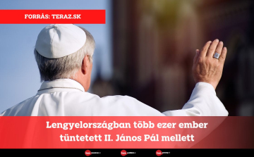 Lengyelországban több ezer ember tüntetett II. János Pál mellett